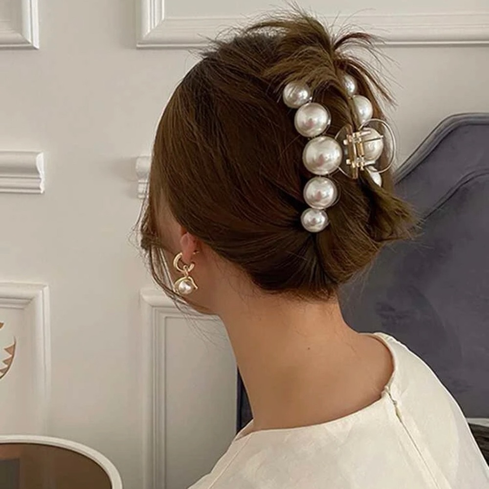 NWT Pearl Hair Claw
